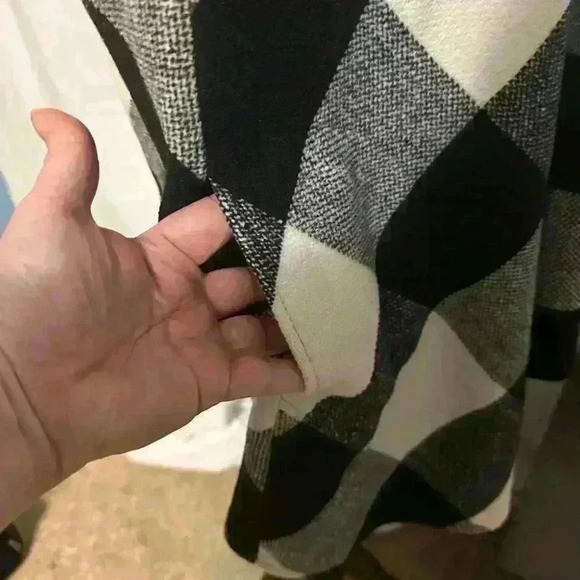 Luii Women’s Open Vest. 
Back And White Plaid. 
Pockets. 
Size small - Picture 7 of 7